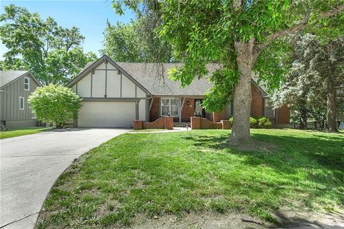 213 Nw Juniper St, Lee's Summit, MO, 64064-1461 | Card Image