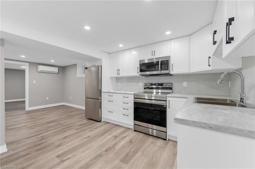 c-40 Nancy St, Hamilton, ON, L8T3M2 | Card Image