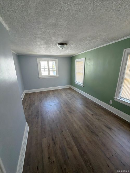 121 Jones St, Mount Clemens, MI, 48043-5724 | Card Image