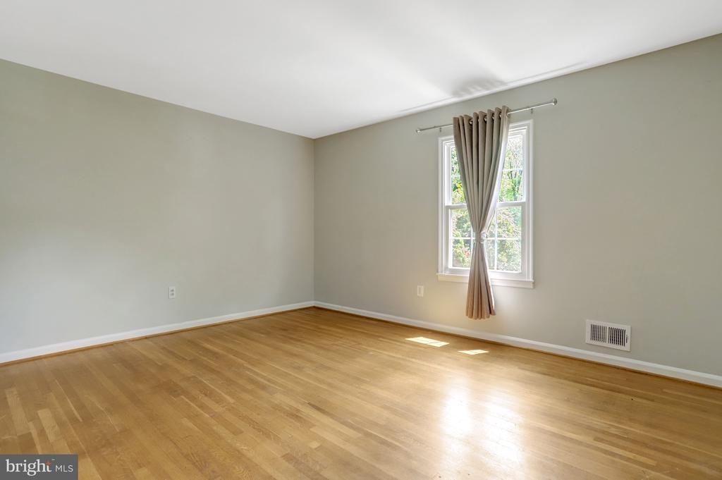 Residential in ANNANDALE 4
