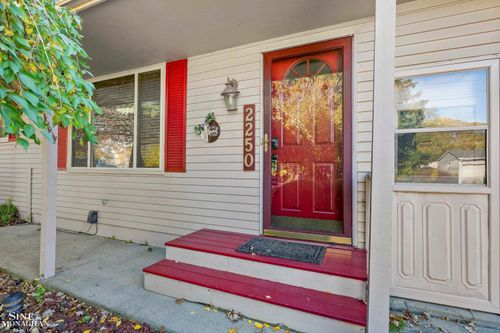 2250 Lee Ave, Shelby Township, MI, 48317-3662 | Card Image