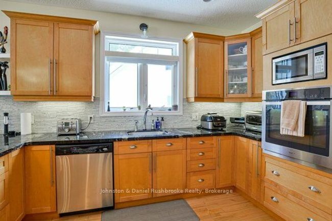 20 Twigs End, House other with 3 bedrooms, 3 bathrooms and 3 parking in Gravenhurst ON | Image 9