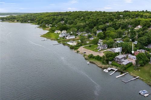 39 Edwards Ave, South Kingstown, RI, 02879-7204 | Card Image