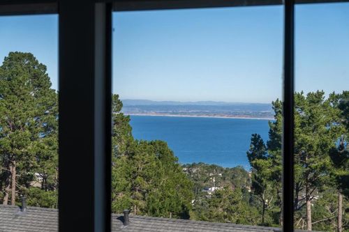 apt-22-70 Forest Ridge Rd, Monterey, CA, 93940-4127 | Card Image