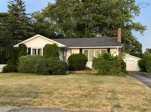 18 Wilkie Dr, North Sydney, NS, B2A1Y4 | Card Image