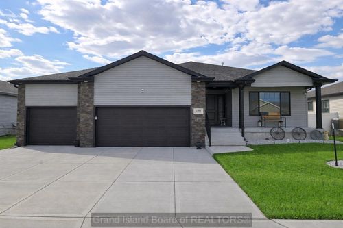 1548 Stonewood Ave, Grand Island, NE, 68803-1603 | Card Image