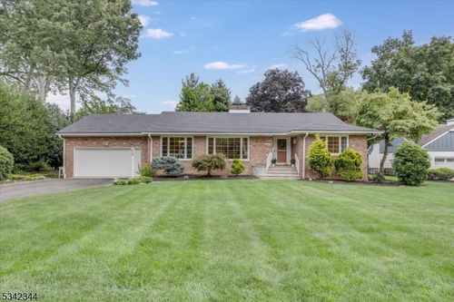 16 Tancin Ln, Clifton, NJ, 07013-4121 | Card Image