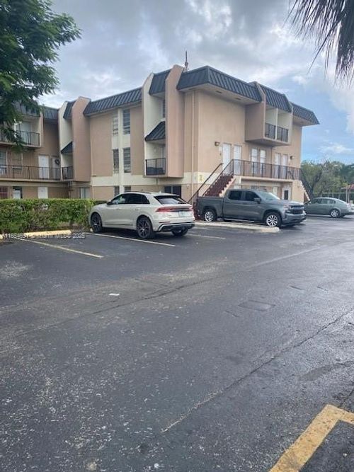 9c-3901 Sw 109th Ave, Miami, FL, 33165-4438 | Card Image