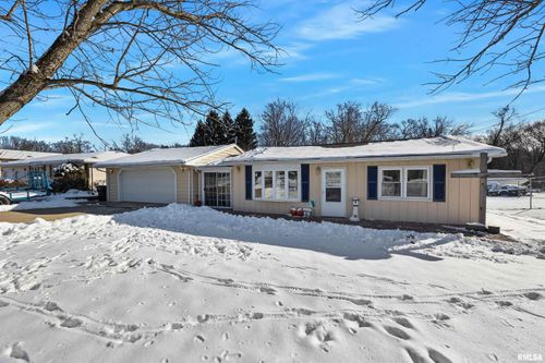 315 Peach St, Washington, IL, 61571-1927 | Card Image