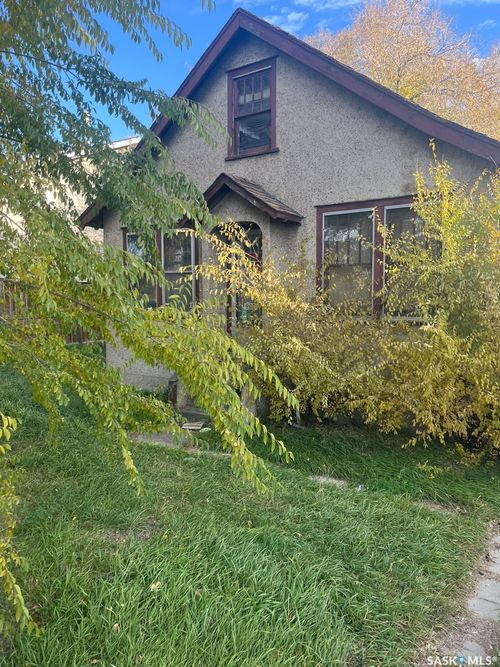 902 Gray Avenue, Saskatoon, SK, S7N2J5 | Card Image