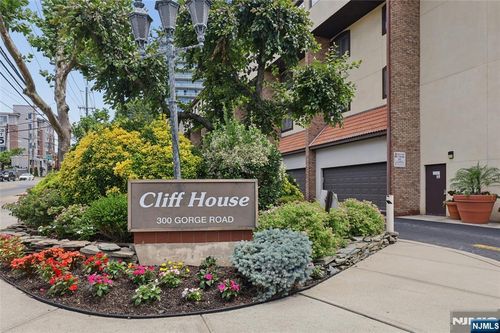 300 Gorge Rd, Cliffside Park, NJ, 07010-2759 | Card Image