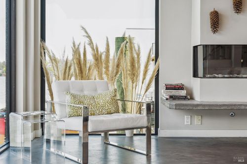 15 Gate 6 1/2 Rd, Sausalito, CA, 94965-1323 | Card Image