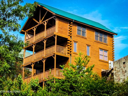 2828 White Oak Ridge Ln, Sevierville, TN, 37862-6164 | Card Image