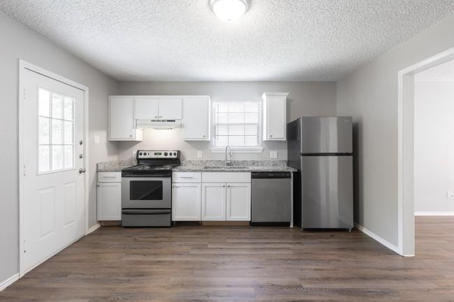B - 415 M L K Dr, Home with 2 bedrooms, 1 bathrooms and 2 parking in Elgin TX | Image 5