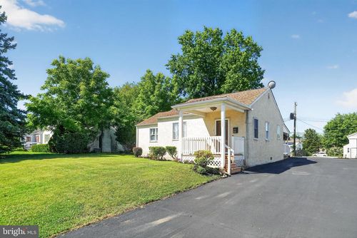137 Walker Ln, KING OF PRUSSIA, PA, 19406-2336 | Card Image