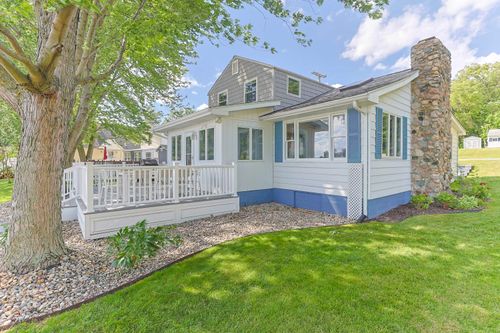 27061 Curtis Dr, Edwardsburg, MI, 49112-8643 | Card Image