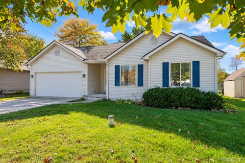 1082 Linus St, Grand Blanc, MI, 48507-4102 | Card Image
