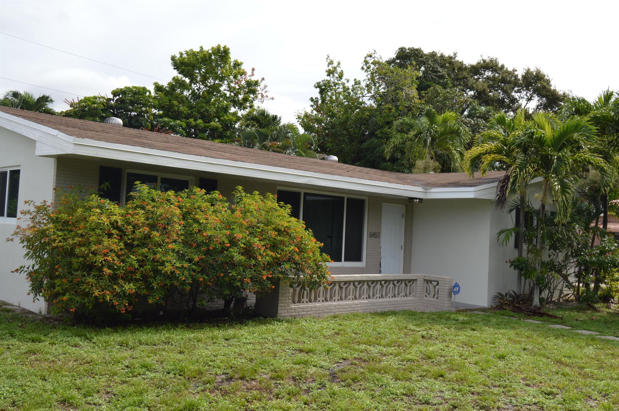 Grant Ct, Hollywood, FL 33024