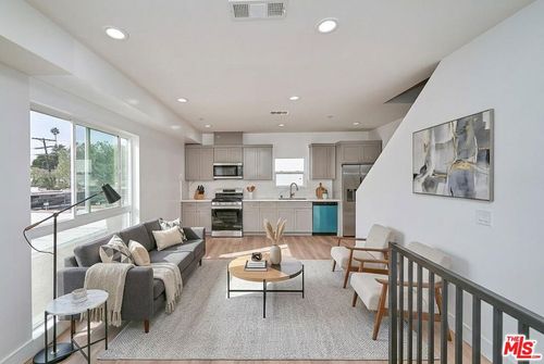 1108 Queen Anne Pl, Los Angeles, CA, 90019-6842 | Card Image