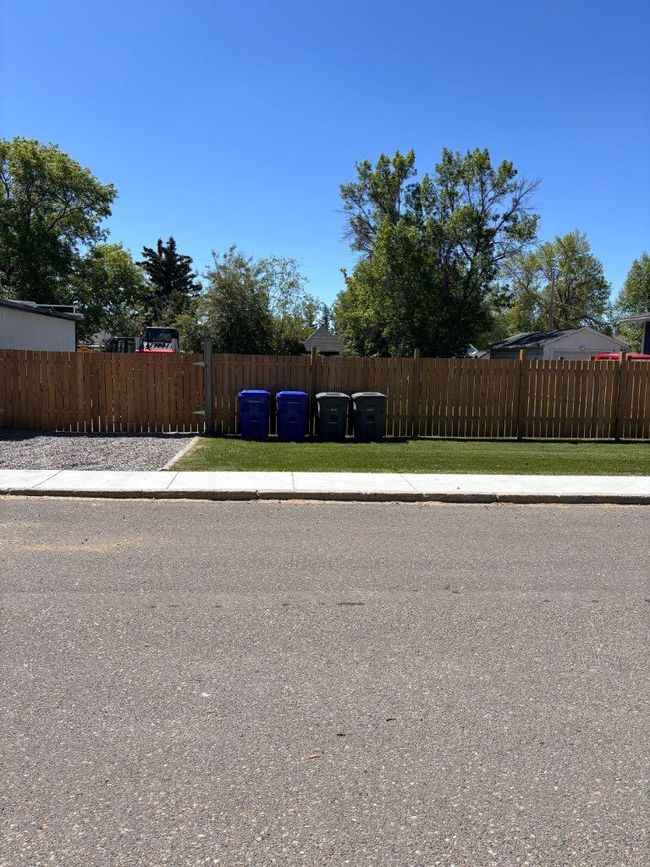 5223 3 St W, House other with 6 bedrooms, 2 bathrooms and 2 parking in Claresholm AB | Image 44