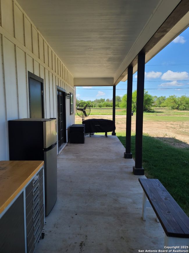 301 Pickford St, House other with 2 bedrooms, 1 bathrooms and null parking in Sabinal TX | Image 4