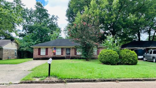 97 Pepperbrook Cv, Southaven, MS, 38671-4827 | Card Image