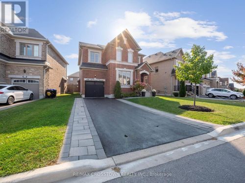 114 Mcdonnell Cres, Bradford, ON, L3Z0S8 | Card Image