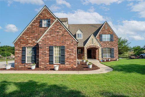 706 S Tallchief Ave, Skiatook, OK, 74070-6166 | Card Image