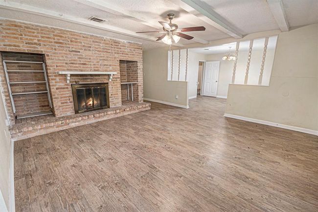 17014 Forest Bend Ave, House other with 3 bedrooms, 2 bathrooms and 2 parking in Friendswood TX | Image 5