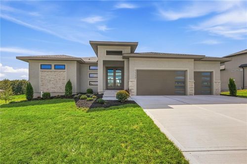 1117 Hummingbird Ct, Greenwood, MO, 64034-9638 | Card Image