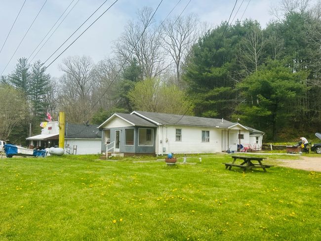 59665 Us Highway 50, Home with 6 bedrooms, 3 bathrooms and null parking in Mc Arthur OH | Image 10