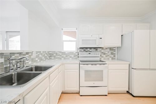 2041-8101 W Flamingo Rd, Las Vegas, NV, 89147-7408 | Card Image