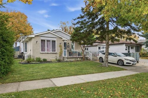 {{alt}} | Card Image