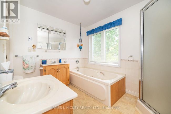 11 Banting Dr, House other with 4 bedrooms, 2 bathrooms and 5 parking in Deep River ON | Image 19
