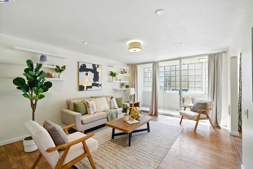 apt-304-398 Adams St, Oakland, CA, 94610-3124 | Card Image