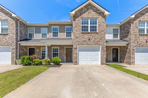 2067 Downstream Dr, Ashland City, TN, 37015-1032 | Card Image