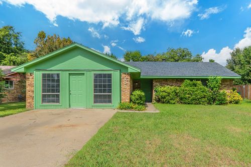 105 Briar Ln, Waxahachie, TX, 75165-2130 | Card Image