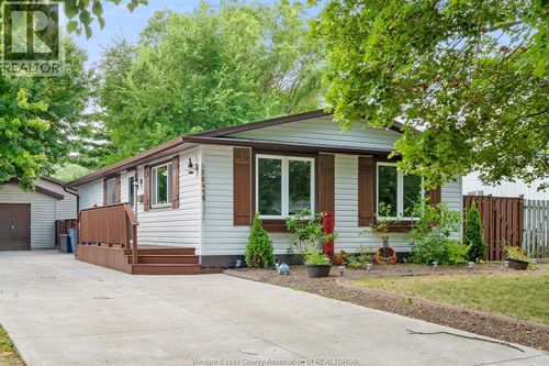 10475 Caledon Crt, Windsor, ON, N8R1C7 | Card Image