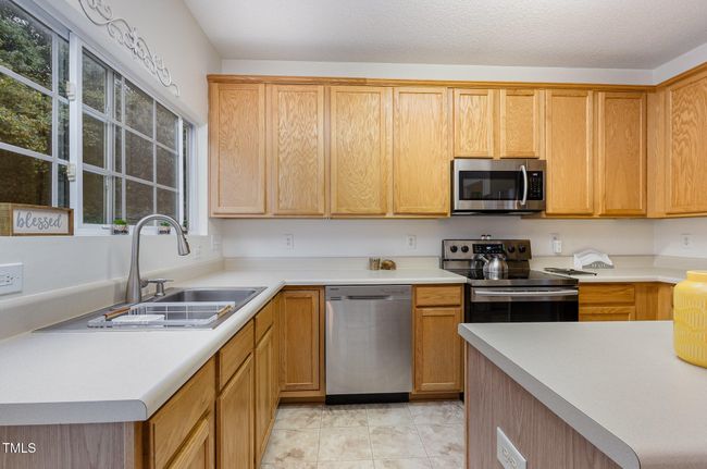 Kitchen | Image 12