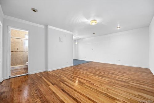6g-67-30 Clyde St, Forest Hills, NY, 11375 | Card Image
