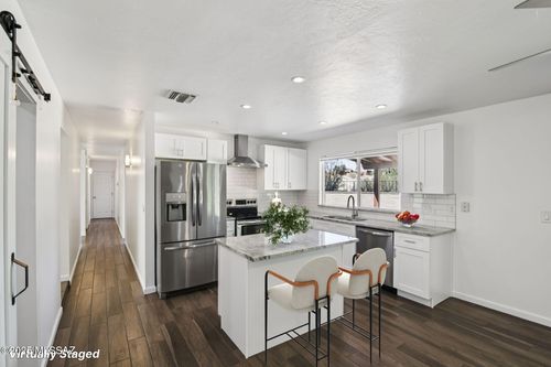 6525 E Calle De Amigos, Tucson, AZ, 85750-2008 | Card Image