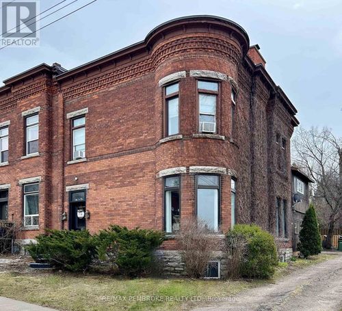 188 Esther St, Pembroke, ON, K8A3C2 | Card Image