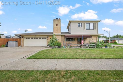 21301 Violet St, Saint Clair Shores, MI, 48082-1560 | Card Image