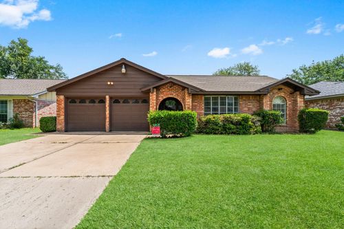 16310 Autumn Wind Dr, Houston, TX, 77090-4702 | Card Image
