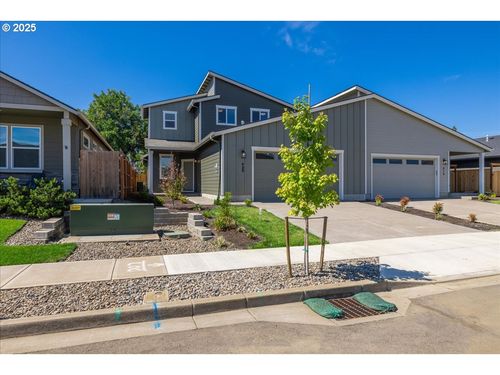 413 Se Shetterly Dr, Dallas, OR, 97338-1978 | Card Image