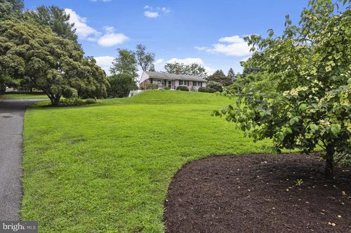 713 Old Wilmington Rd, Hockessin, DE, 19707-9305 | Card Image