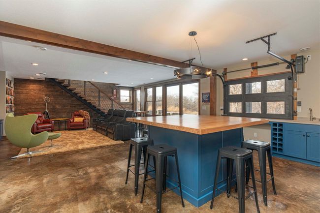 Family Room | Image 31