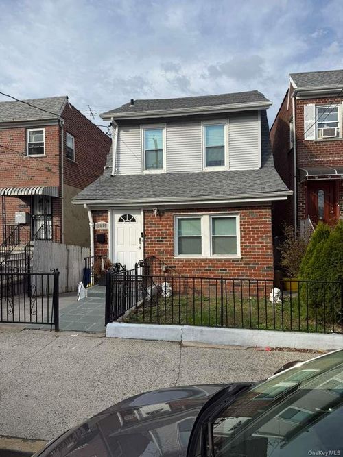 1015 Revere Ave, Bronx, NY, 10465-1916 | Card Image
