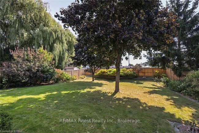 705 Braeside Cres, House other with 4 bedrooms, 2 bathrooms and 2 parking in Kingston ON | Image 39
