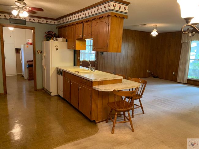 318 W Cypress St, House other with 3 bedrooms, 2 bathrooms and null parking in Bloomburg TX | Image 7